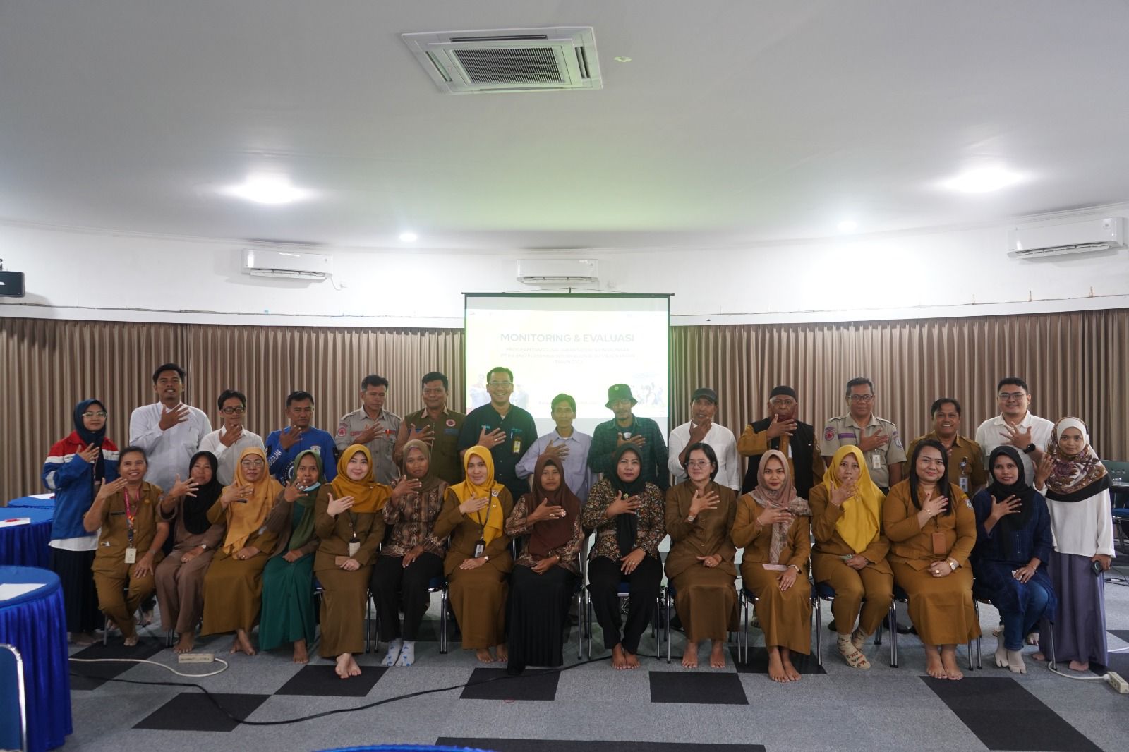 PT KPI Unit Balikpapan saat menggelar monitoring dan evaluasi TJSL bersama stakeholder