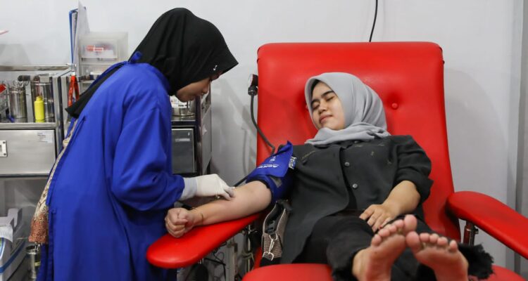 Donor darah yang diinisiasi sukarelawan Srikandi Ganjar Pranowo di Samarinda.