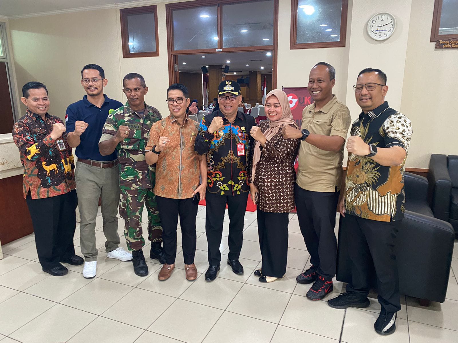 Ketua DPRD PPU Syahrudin saat bersama Pj Bupati PPU Makmur Marbun.