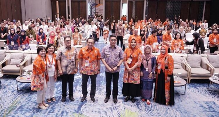 Wali Kota Samarinda hadiri simposium