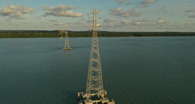 Saluran Udara Tegangan Tinggi (SUTT) 150kV Selaru-Sebuku yang melintasi pesisir perairan Kalimantan Selatan.