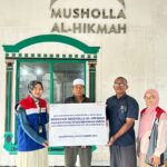 PT Kilang Pertamina Balikpapan saat menyerahkan bantuan ke Musala Al Hikmah pasca kebakaran.