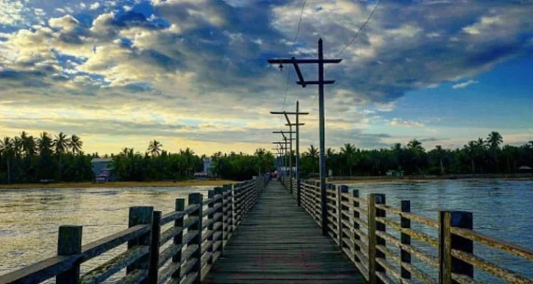 Salah satu destinasi wisata di PPU, Pantai Tanjung Jumlai. (foto: net)