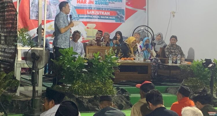 Antusias warga hadiri kampanye terbuka Calon Wali Kota Samarinda, Andi Harun (AH), yang di gelar di di Jalan M Yamin, Kelurahan Gunung Kelua, Kecamatan Samarinda Ulu, pada Selasa (8/10/24) malam.(dok.metroikn/Ra)