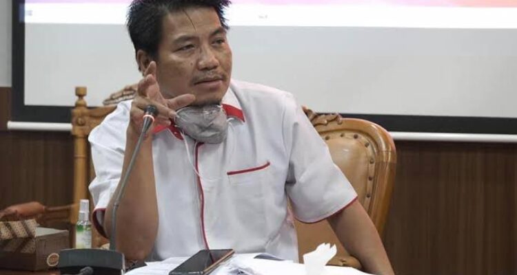 Anggota DPRD Berau, Peri Kombong.