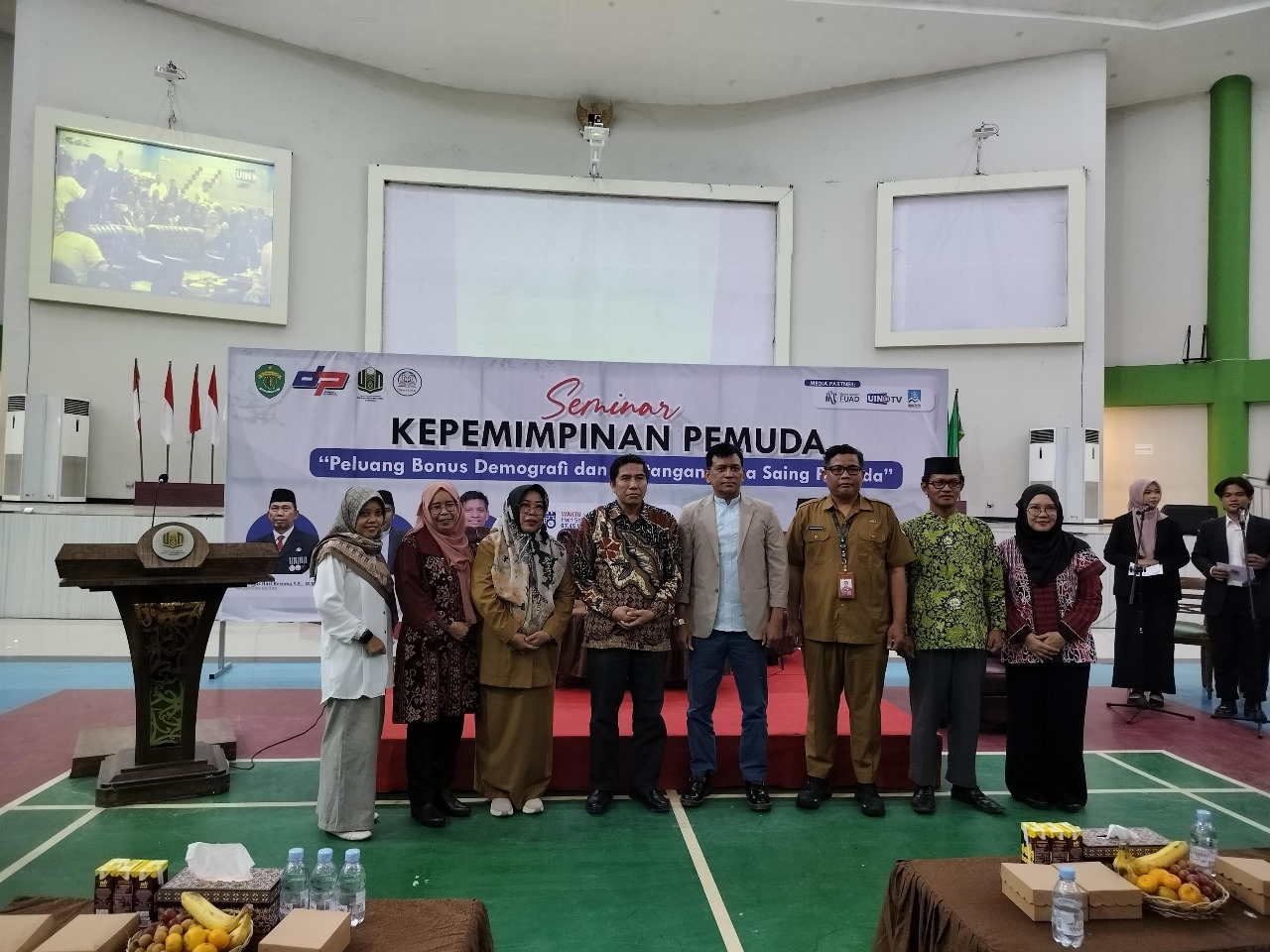 Seminar Kepemimpinan Pemuda di UNSI Samarinda.