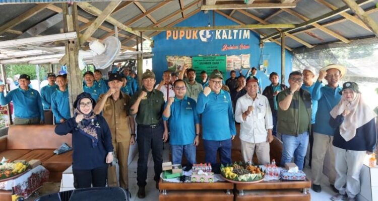 Kick Off Penanaman Hutan Rakyat dan Penghijauan Lingkungan di Desa Loh Sumber, Kecamatan Loa Kulu, Rabu (13/11/2024).