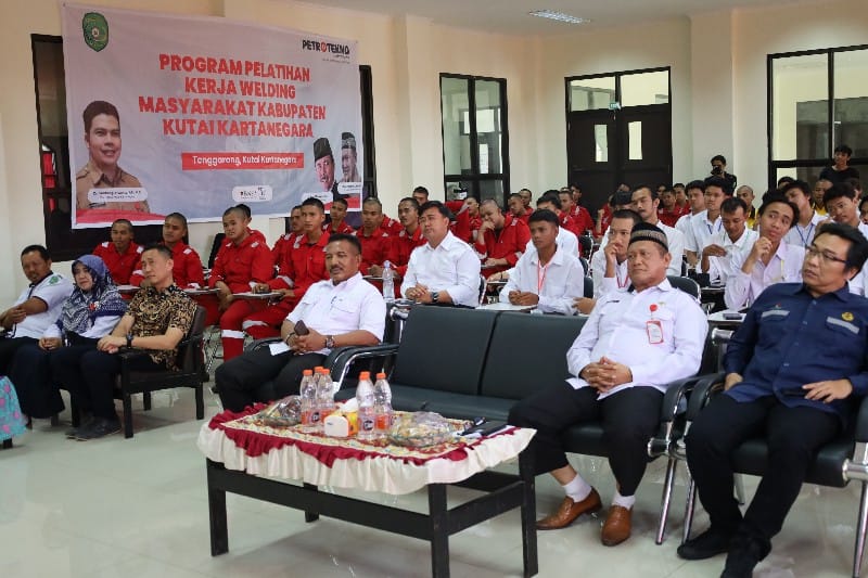 Sekretaris Daerah (Sekda) Kukar, Sunggono, membuka pelatihan program "Kukar Siap Kerja" di Gedung Pusdiklat BKPSDM, Desa Bukit Raya, Kecamatan Tenggarong Seberang, Rabu (13/11/2024).