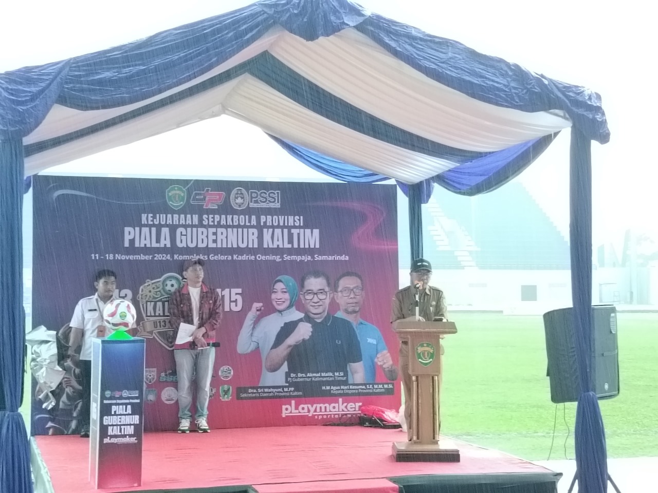 Kepala Bidang Peningkatan Prestasi Olahraga Dispora Kaltim, Rasman Rading saat membuka Kejurda Sepak Bola Piala Gubernur Kaltim 2024 di Samarinda.